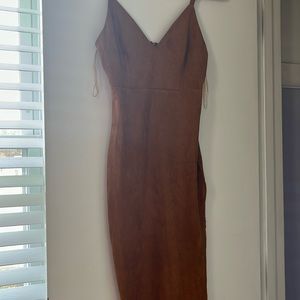 Suede dress with a curvy outline